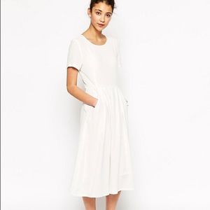 THE WHITE PEPPER FROM UO PLEATED MIDI DRESS